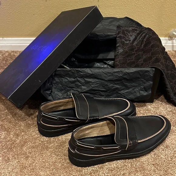 Gucci Men's Black Leather Slip-On Loafers - Picture 13 of 14